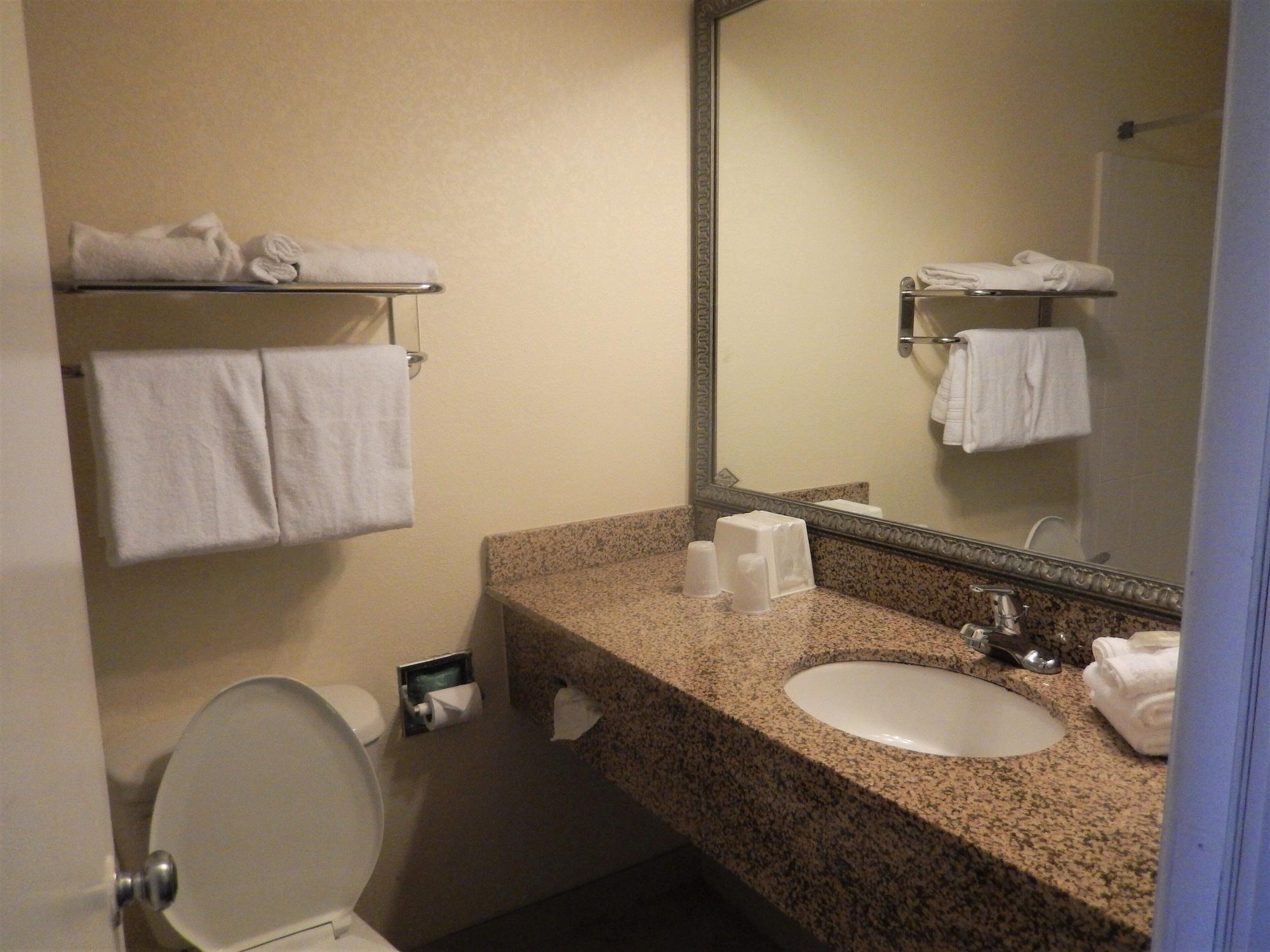 Red Roof Inn Harrisonburg - University Area מראה חיצוני תמונה